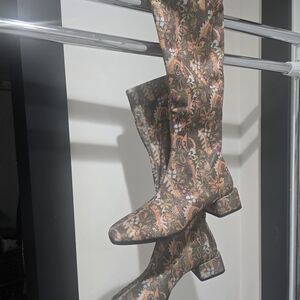 Chelsea & Violet Floral Heeled Boots - Multicolor